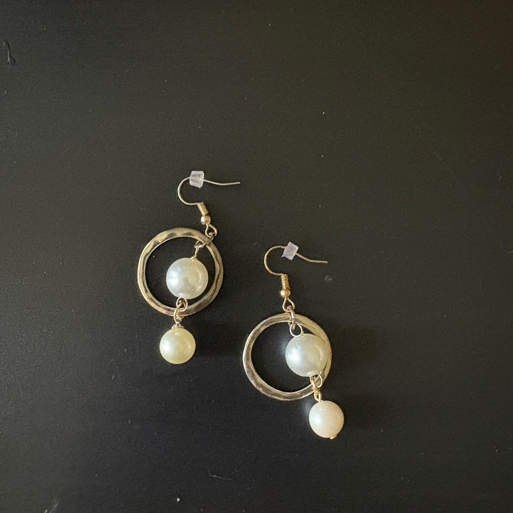 Elegant Gold and Pearl Drop Earrings